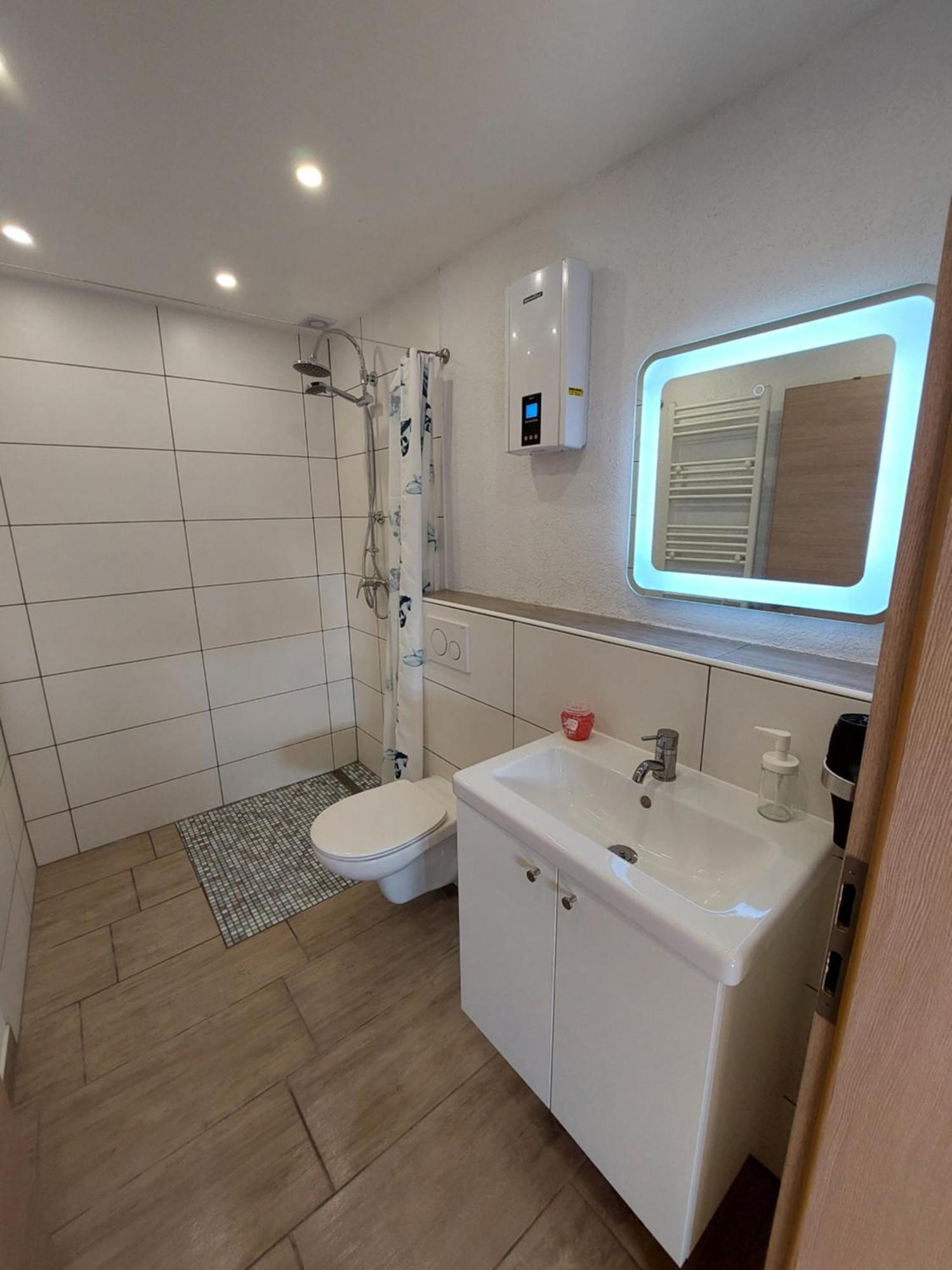 Ferienwohnungen! Kleine Bungalows Mit Terrasse! Stockhausen-Illfurth Стая снимка